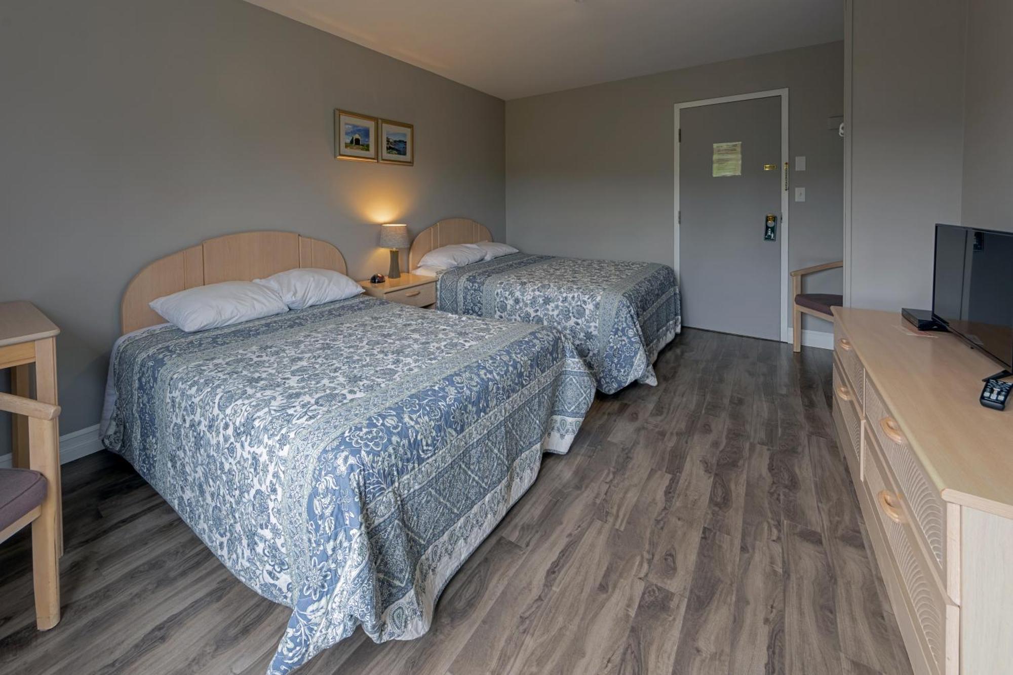 Auberge Doucet Inn 체티캠프 외부 사진